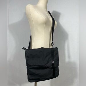 Pacsafe Slingsafe 200 Anti-Theft travel bag/crossbody purse for security